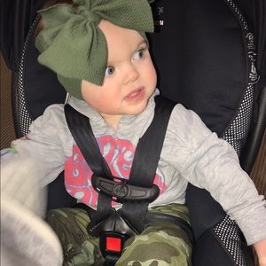 Super cute army cargo pants! Like new worm twice!